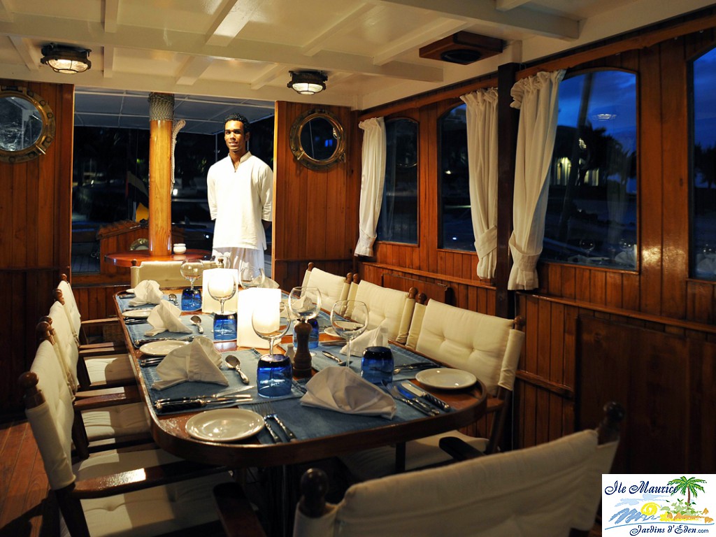 DÎNER BATEAU 20 ° SUD
