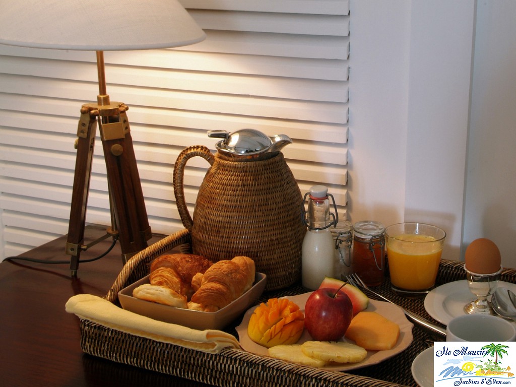 PETIT DEJEUNER CHAMBRE