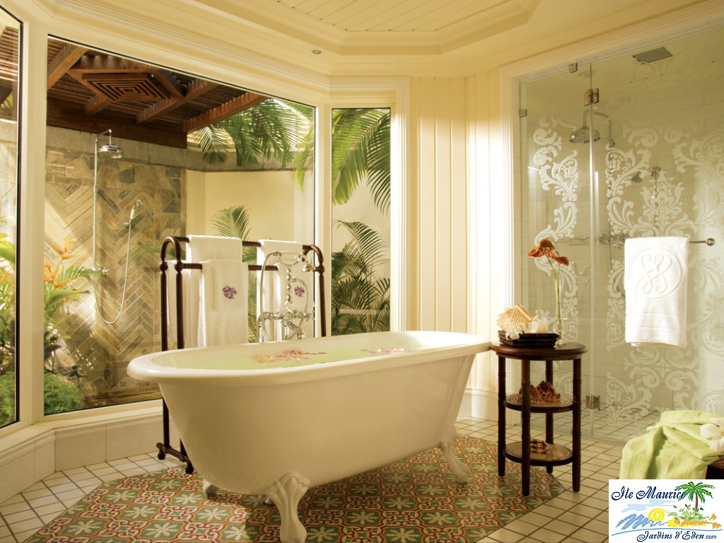 HLT Ocean Suite Bathroom