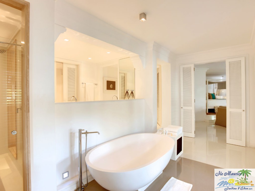 LBM_HONEYMOON_SUITE2_BATHROOM_1