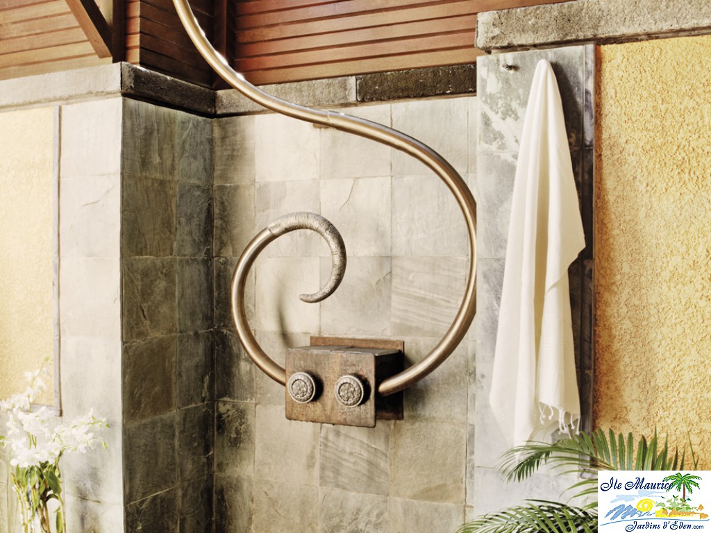 SHM_Junior Suite_Outdoor Shower_S_RGB