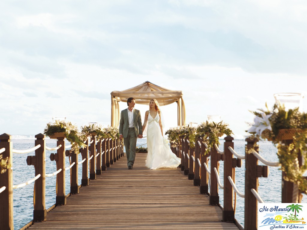 SHM_Wedding_Couple_Jetty_S_RGB