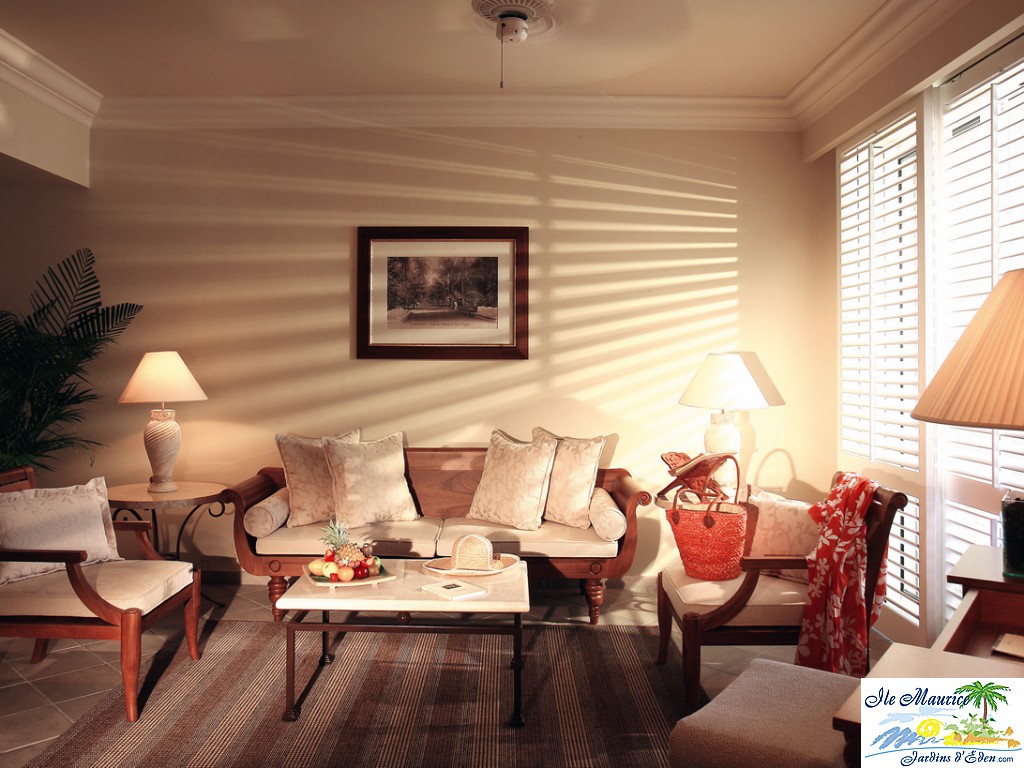 4-Colonial Senior Suite-living