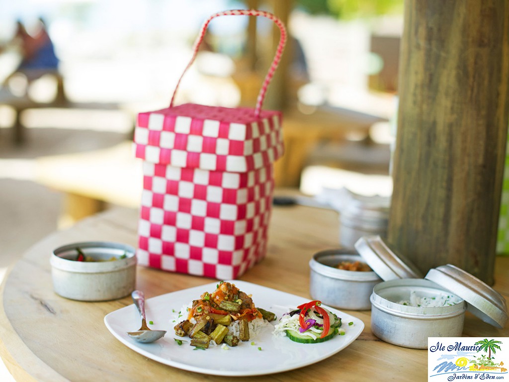 ZA_authentic picnic lunch and box