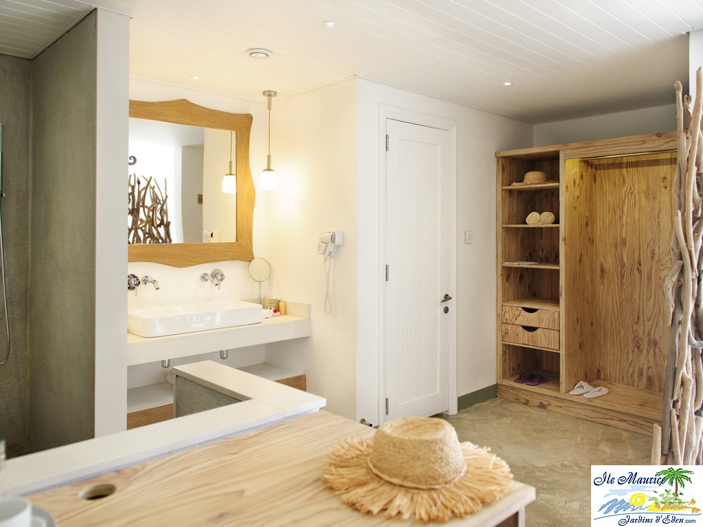 ZA_Couple Junior Suite bathroom